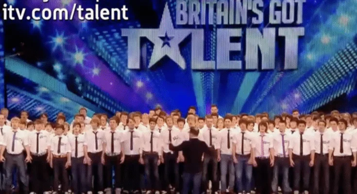 Two Boys Started Singing… Then Over 100 Young Voices Joined Them in a Breathtaking Moment